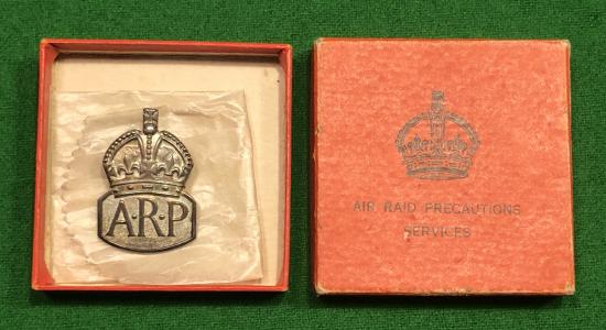 Boxed Silver ARP badge - Man.